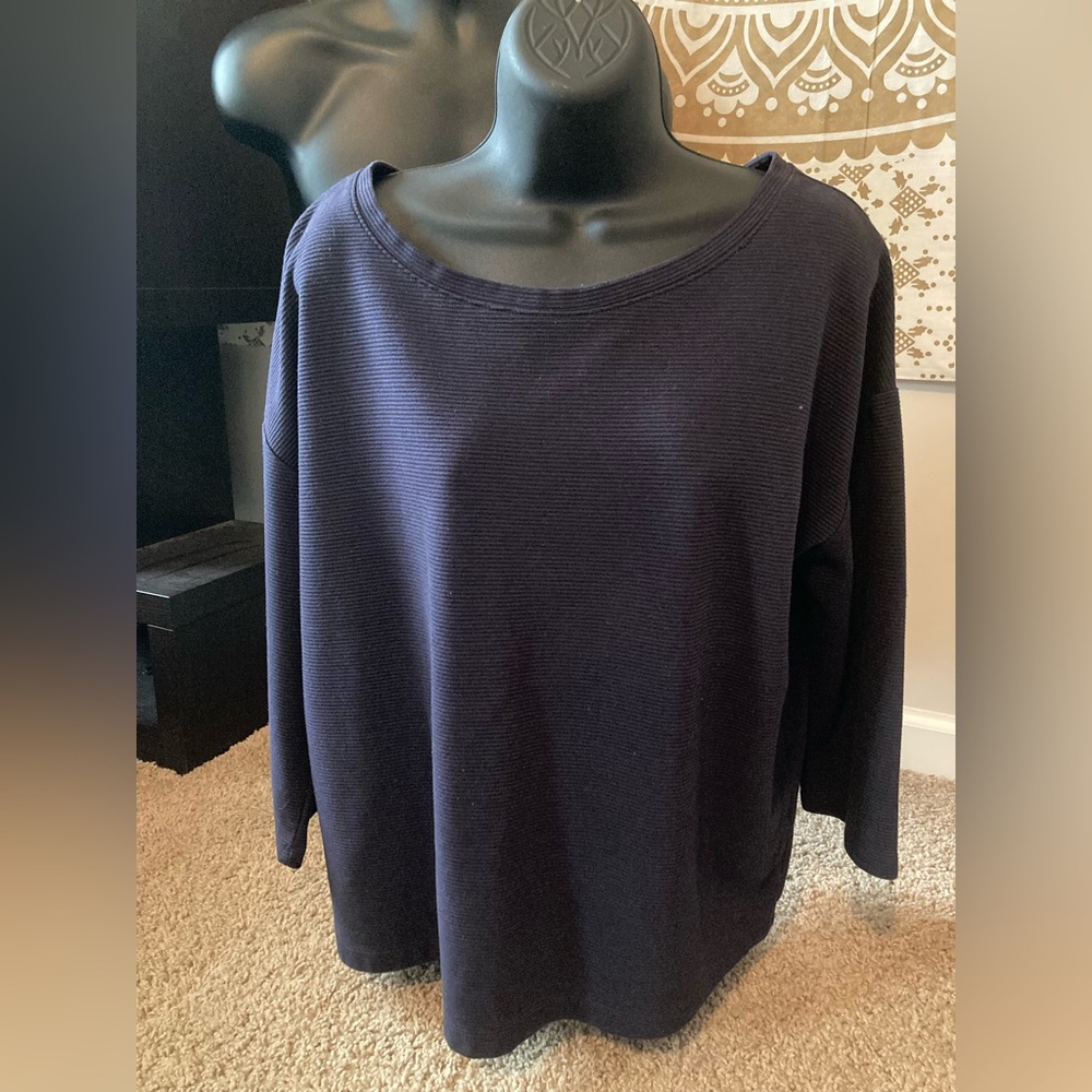 Women’s Gap Pullover Shirt. Size Large.